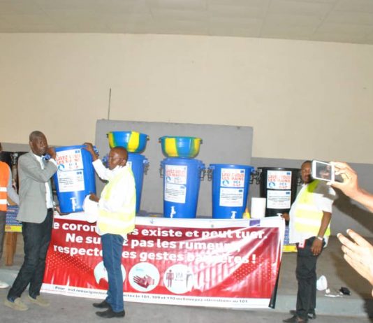 RDC/Covid-19: les Paroisses Catholiques de Kinshasa dotées des lave-mains, cache-nez, désinfectants et messages de sensibilisation