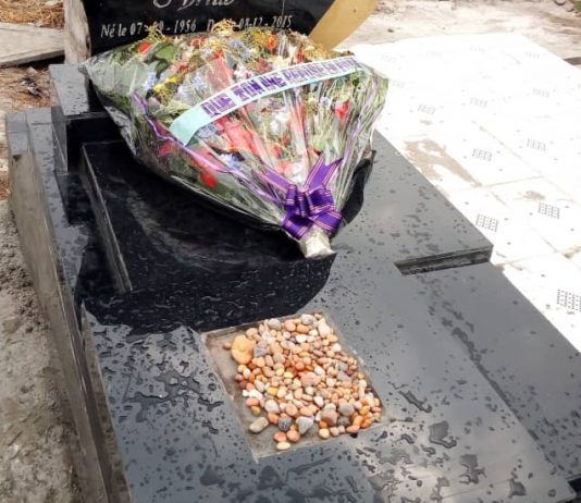 Kinshasa: au cimetière de kinkole, l’érection d’une pierre tombale taxée illégalement à 40.000 FC