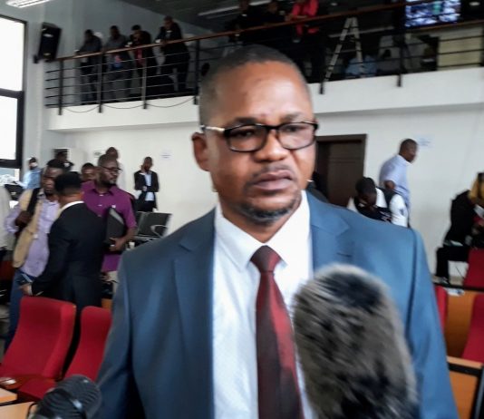 RDC-non paiement des agents publics: “Le Ministre des finances a préféré verser des primes exorbitants à la Primature et à son ministère” (Peter Kazadi)