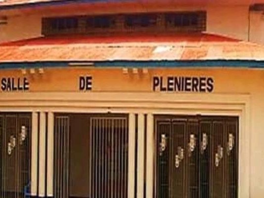 Kasaï-Oriental : chiffré à 190 milliards FC, le projet d’édit budgétaire 2021 déclaré recevable par l’assemblée provinciale