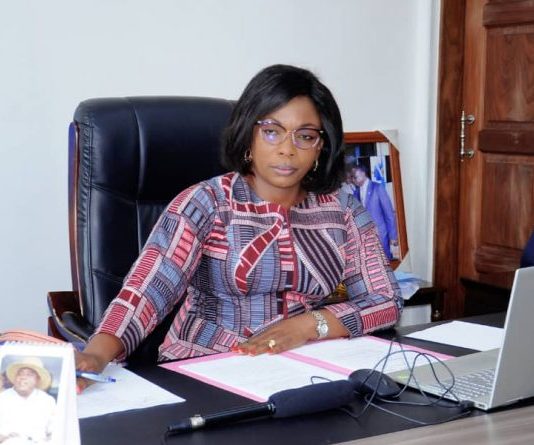 RDC: Yollande Ebongo n’a pas suspendu le secrétaire général de l’Assemblée Nationale (mise au point)