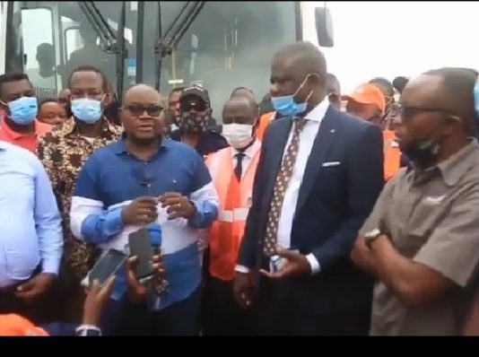 RDC: le Ministre des transports a autorisé ce lundi la mise en circulation de 50 bus Volvo, malgré l’opposition de la Présidence de la République