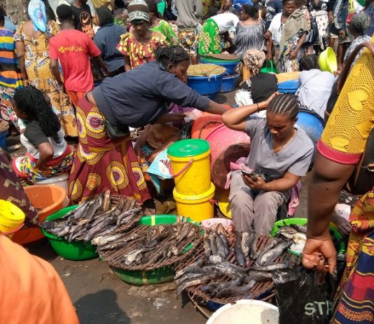 RDC : Spéculation sur le marché des changes, Suminwa tape du poing sur la table