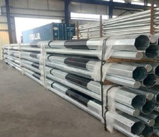 Kwilu-barrage de Kakobola: arrivés à Kikwit des poteaux qui serviront à transporter le courant électrique