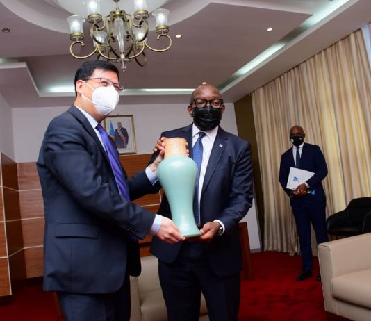 RDC: l’Ambassadeur Zhu Jing présente à Sama Lukonde l’état d’avancement des grands projets de la coopération sino-congolaise