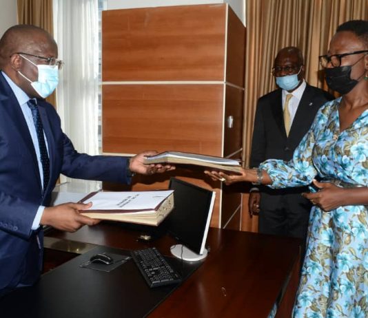 Mines : Antoinette N’Samba promet de rompre le paradoxe d’un pays riche en minerais avec une population pauvre