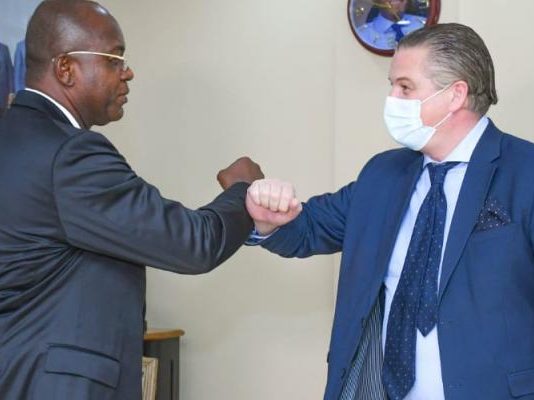Kinshasa/Coopération: le gouverneur Gentiny Ngobila a échangé avec l’ambassadeur de la Suède en RDC