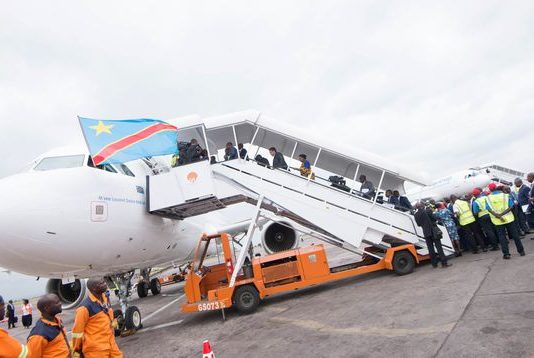RDC: le gouvernement approuve la baisse de prix du billet d’avion entre 45% et 70%, réduit la fiscalité du secteur aéronautique