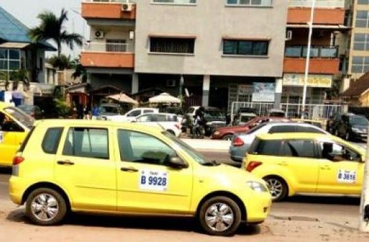 Kinshasa/Covid-19: Ngobila fait marche arrière, autorise de nouveau les taxis-bus à transporter 100% de leurs passagers