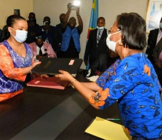 Kinshasa : remise et reprise au ministère de la santé publique hygiène et prévention.