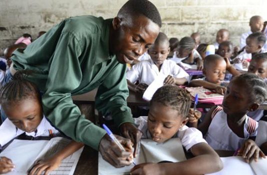 RDC: le paiement des frais scolaires exigé en monnaie nationale