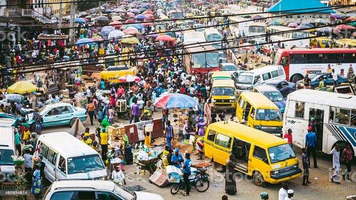 Traffic and street market in Ikorodu district.