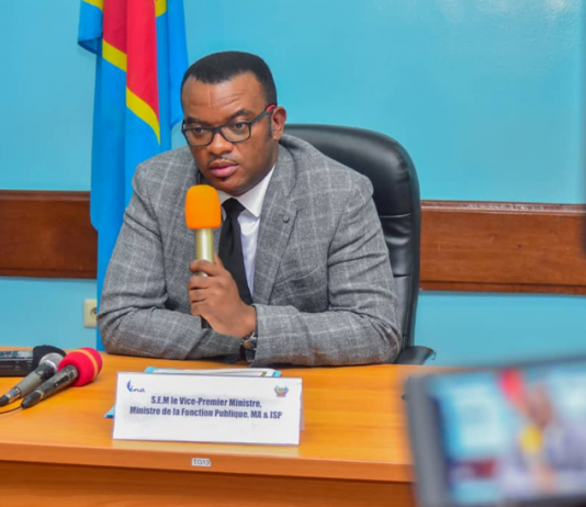 Kasaï Central: le VPM Jean Pierre Lihau est arrivé à Kananga pour lancer l’opération d’immatriculation des agents de l’État