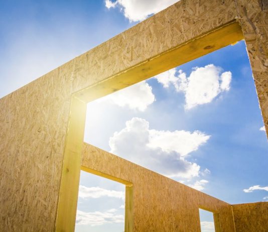 RDC: Tshisekedi demande la relance de l’usine de fabrication des panneaux préfabriqués de Kisangani