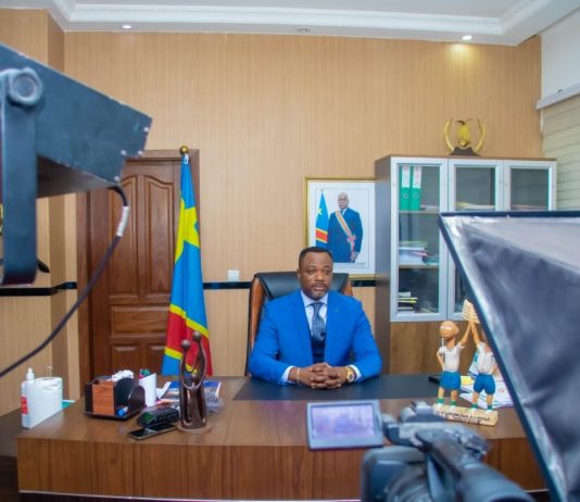 RDC: l’année scolaire 2021-2022 clôturée par un accroissement de salaire de l’enseignant à hauteur de 144% (Tony Mwaba)