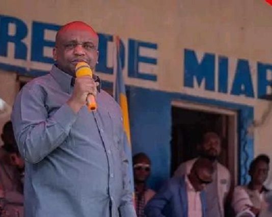 Kasaï-Oriental: le gouverneur Kabeya lance les travaux de construction des infrastructures électriques à Miabi