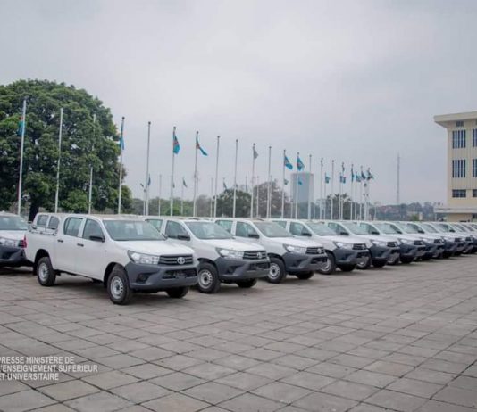 RDC: Tshisekedi donne à crédit 80 véhicules aux professeurs d’universités