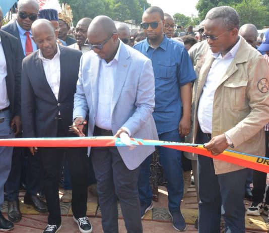 Kasaï-central: Sama Lukonde a inauguré un bac de 10 tonnes sur la rivière Lulua