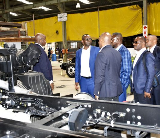 Automobile: Julien Paluku visite à Randfontein la société Busmarck intéressée par la RDC