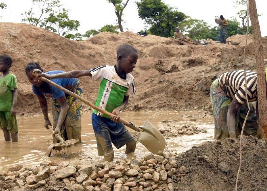 RDC : les familles dépendent de plus en plus des enfants qui travaillent dans les mines de cobalt (rapport)