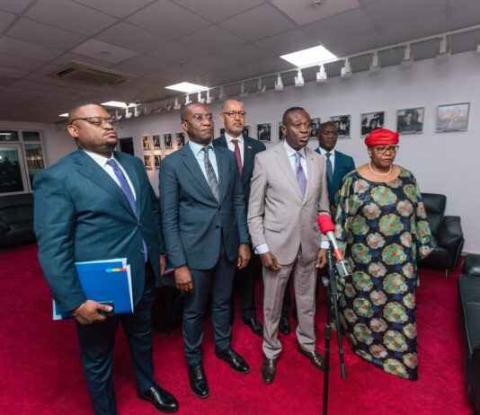 RDC : le Gouvernement interpelle les banques commerciales et les sociétés de télécommunications qui spéculent sur le taux de change