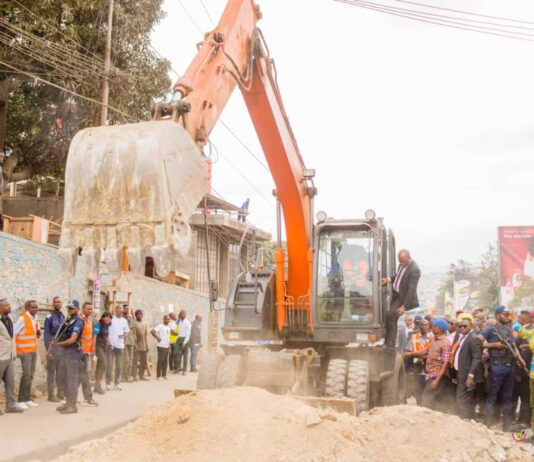 Kongo-Central : le vice-gouverneur Prospère Ntela a lancé officiellement les travaux de la modernisation des infrastructures routières à Matadi