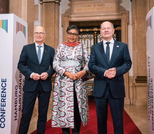 RDC: Judith Suminwa vante les ressources pour un développement durable à Hambourg