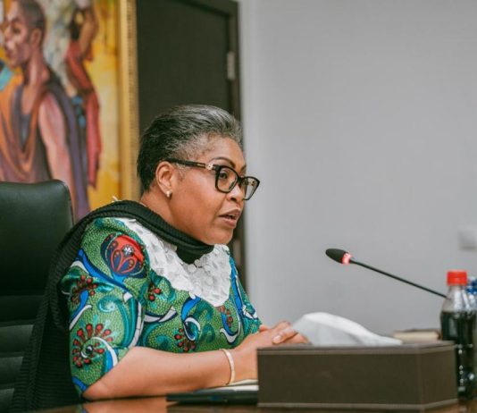 Paie des fonctionnaires en RDC : Judith Suminwa lance l’audit pour maîtriser la masse salariale