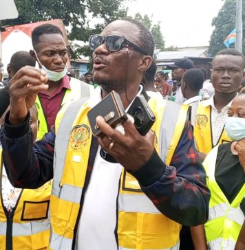 Kinshasa : L’honorable Patrick Ndobi alerte sur une érosion menaçant la route Nzolana