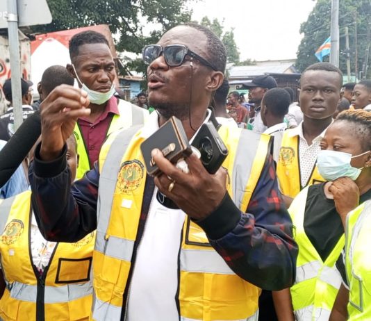 Kinshasa : L’honorable Patrick Ndobi alerte sur une érosion menaçant la route Nzolana