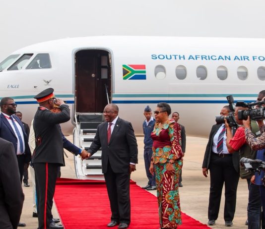 RDC : le président sud-africain Cyril Ramaphosa arrive à Kinshasa après le sommet africain ayant mobilisé 910 millions USD
